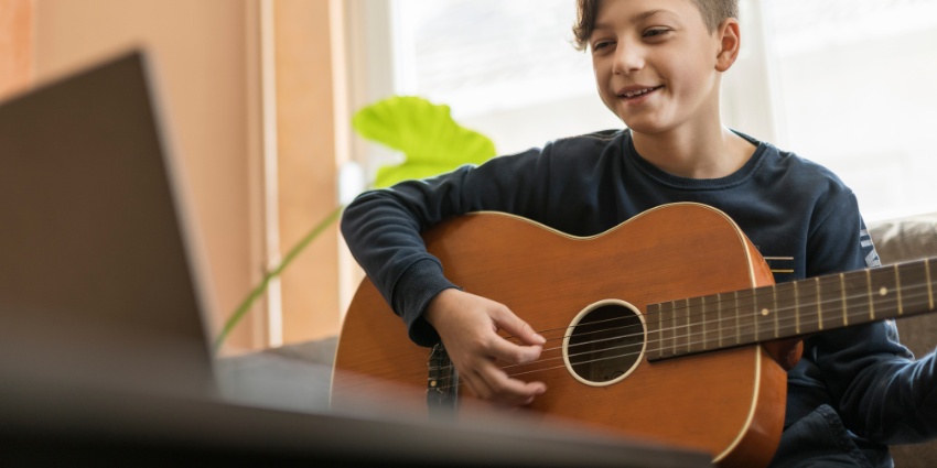 Gitara na prezent