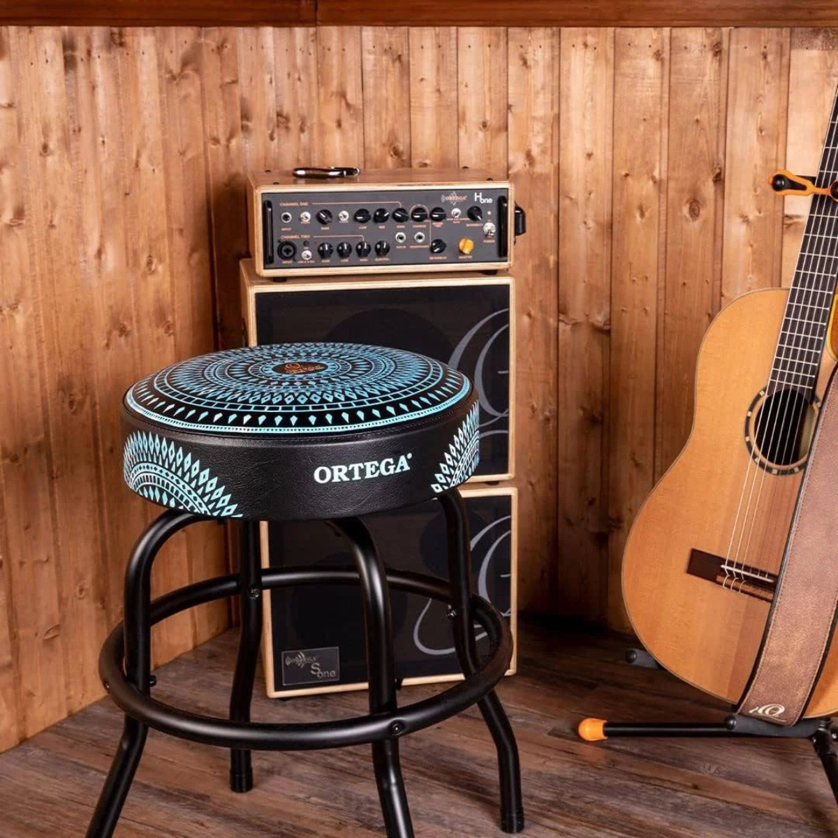 Stołek dla gitarzysty 24'' Ortega OBS24-BLKC