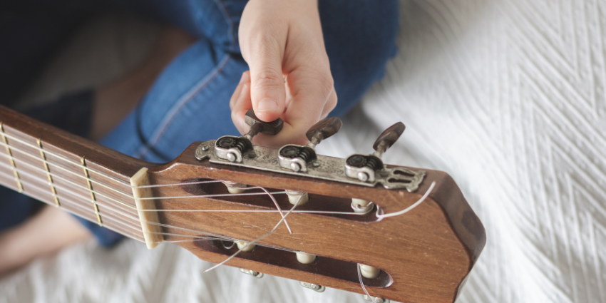  stroj_obnizony_gitara