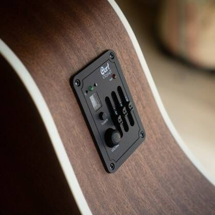 Zestaw gitara elektroakustyczna Cort MR500E OP z pokrowcem