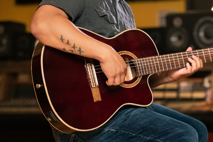 Gitara elektroklasyczna Ortega RCE138-T4STR bordowa 4/4 z pokrowcem