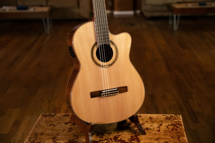 Gitara elektroklasyczna Ortega RCE158MN Natural 4/4 z pokrowcem