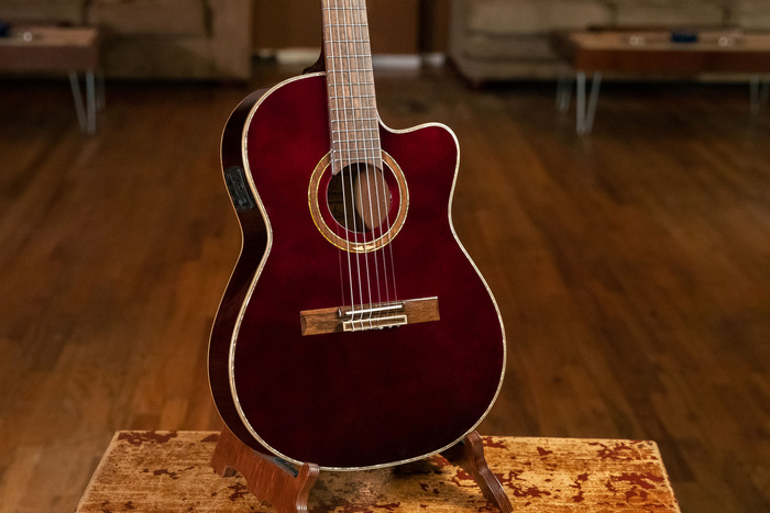 Gitara elektroklasyczna Ortega RCE138-T4STR bordowa 4/4 z pokrowcem