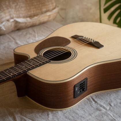 Zestaw gitara elektroakustyczna Cort MR500E OP z pokrowcem