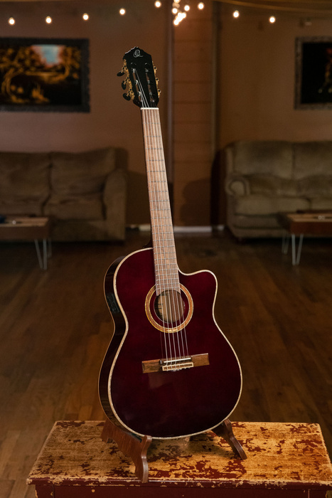 Gitara elektroklasyczna Ortega RCE138-T4STR bordowa 4/4 z pokrowcem