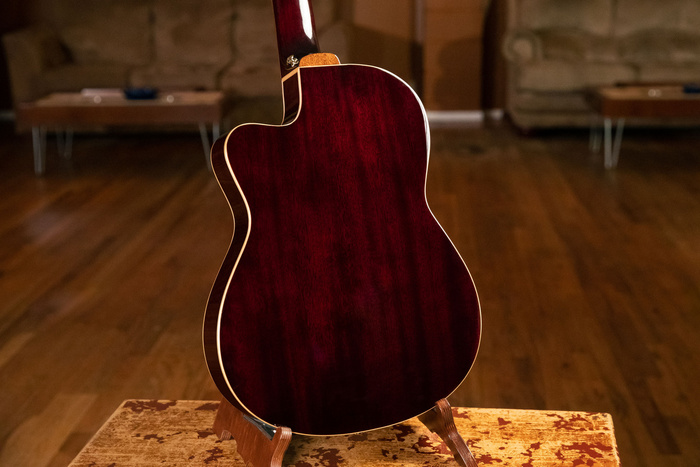 Gitara elektroklasyczna Ortega RCE138-T4STR bordowa 4/4 z pokrowcem