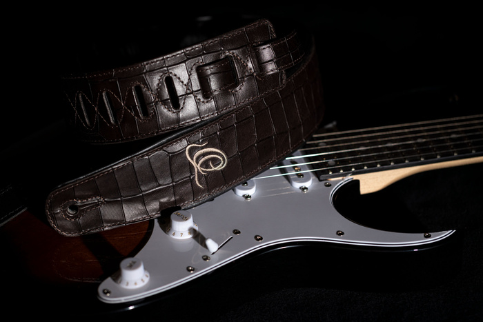 Pas do gitary skórzany Ortega OSCU-1 Dark Brown Croco ciemnobrązowy