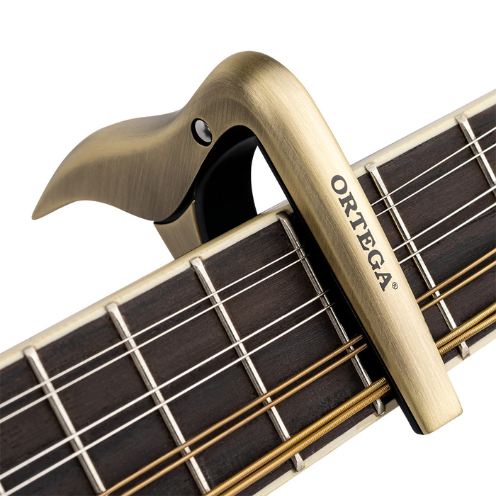 Kapodaster do ukulele Ortega OCAPOUKE-BRB złoty brushed brass, banjo mandolina