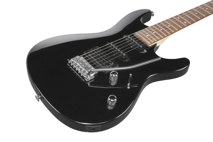 Zestaw gitara elektryczna Ibanez GSA60-BKN z combo Marshall MG15G Gold i akcesoriami