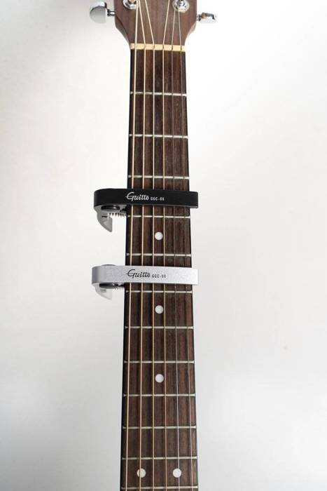 Kapodaster do gitary akustycznej i elektrycznej Guitto GGC-06 BK