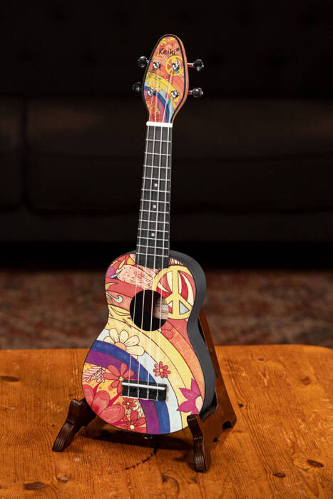 Zestaw ukulele sopranowe Ortega K2-68-L Keiki ABS PEACE '68 SET dla leworęcznych z akcesoriami