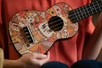 Zestaw ukulele sopranowe Ortega K2-VP Keiki ABS Voodoo Puppet z akcesoriami